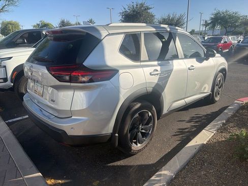 Certified 2024 Nissan Rogue SV w/ SV Premium Package FWD image 4