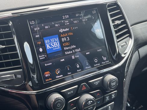Used 2021 Jeep Grand Cherokee Laredo X RWD image 7