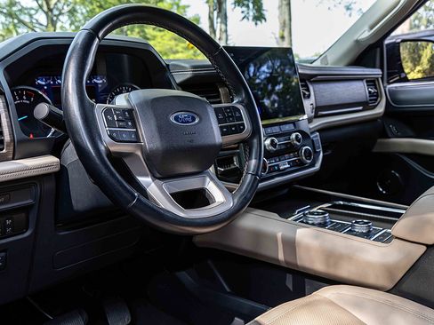Used 2023 Ford Expedition Limited image 7