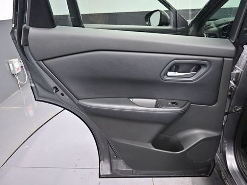 Used 2024 Nissan Rogue SV FWD image 33