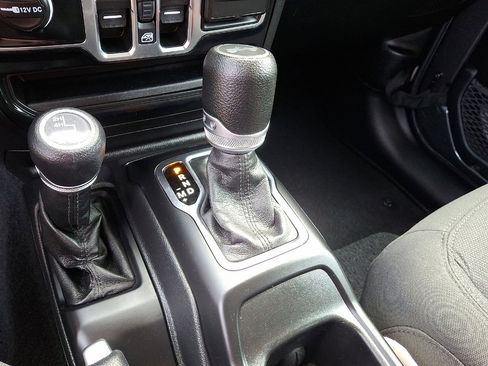 Certified 2022 Jeep Wrangler Unlimited Sport AWD/4WD image 4