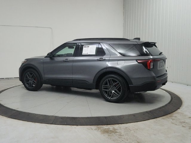 Used 2025 Ford Explorer ST-Line w/ Premium Package RWD image 6