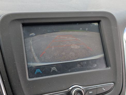 Used 2018 Chevrolet Equinox LT FWD image 27