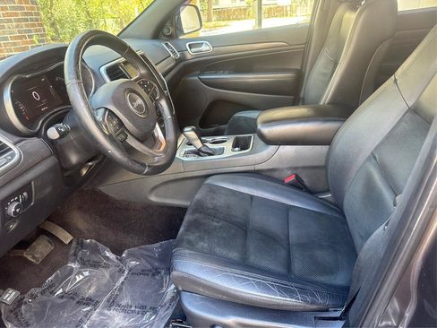 Used 2018 Jeep Grand Cherokee Altitude RWD image 9