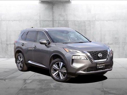 Used 2023 Nissan Rogue SL image 2