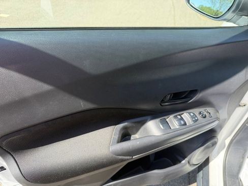 Used 2021 Nissan Kicks S image 32