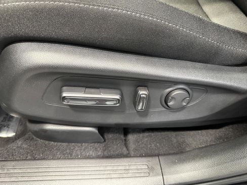 Certified 2025 Honda CR-V EX image 17