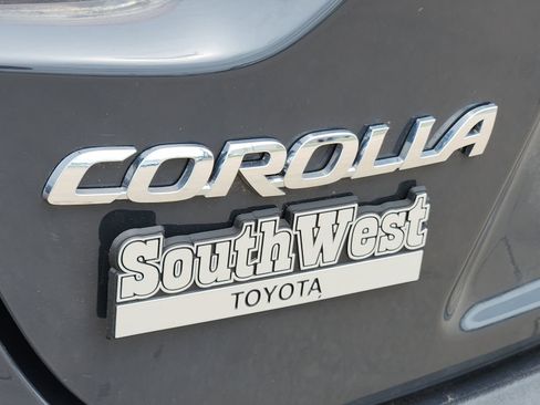 Used 2025 Toyota Corolla LE FWD image 12