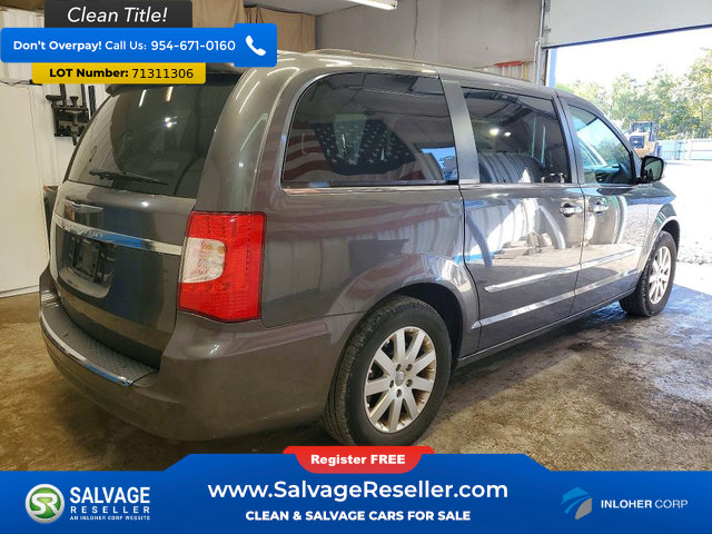 Used 2016 Chrysler Town & Country Touring-L FWD image 4