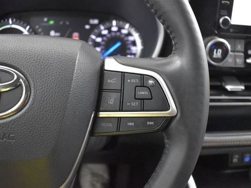 Used 2022 Toyota Highlander Bronze Edition image 18
