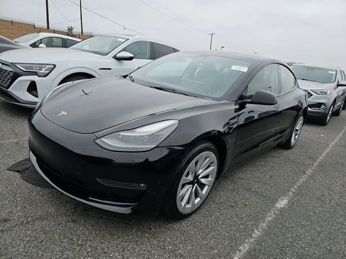 Used 2022 Tesla Model 3 Standard Range RWD image 1