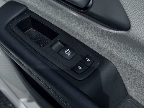 Certified 2023 Chrysler Pacifica Touring-L FWD image 17