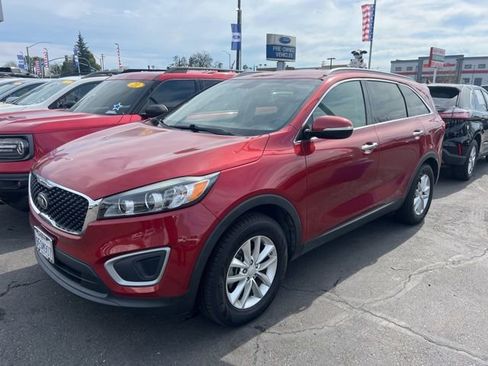 Used 2017 Kia Sorento LX w/ LX Convenience Package image 1
