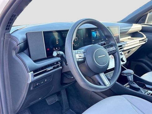 Used 2025 Hyundai Santa Cruz SEL FWD image 9
