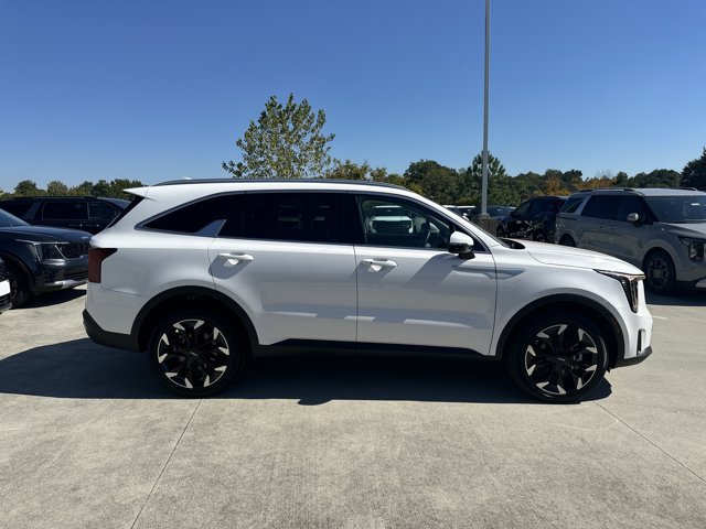 Certified 2025 Kia Sorento EX w/ Panoramic Sunroof Package AWD/4WD image 19