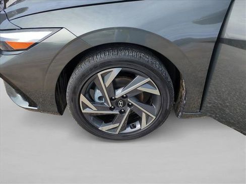 Certified 2024 Hyundai Elantra Limited image 24