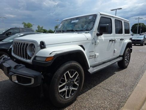Used 2024 Jeep Wrangler Unlimited Sahara AWD/4WD image 3