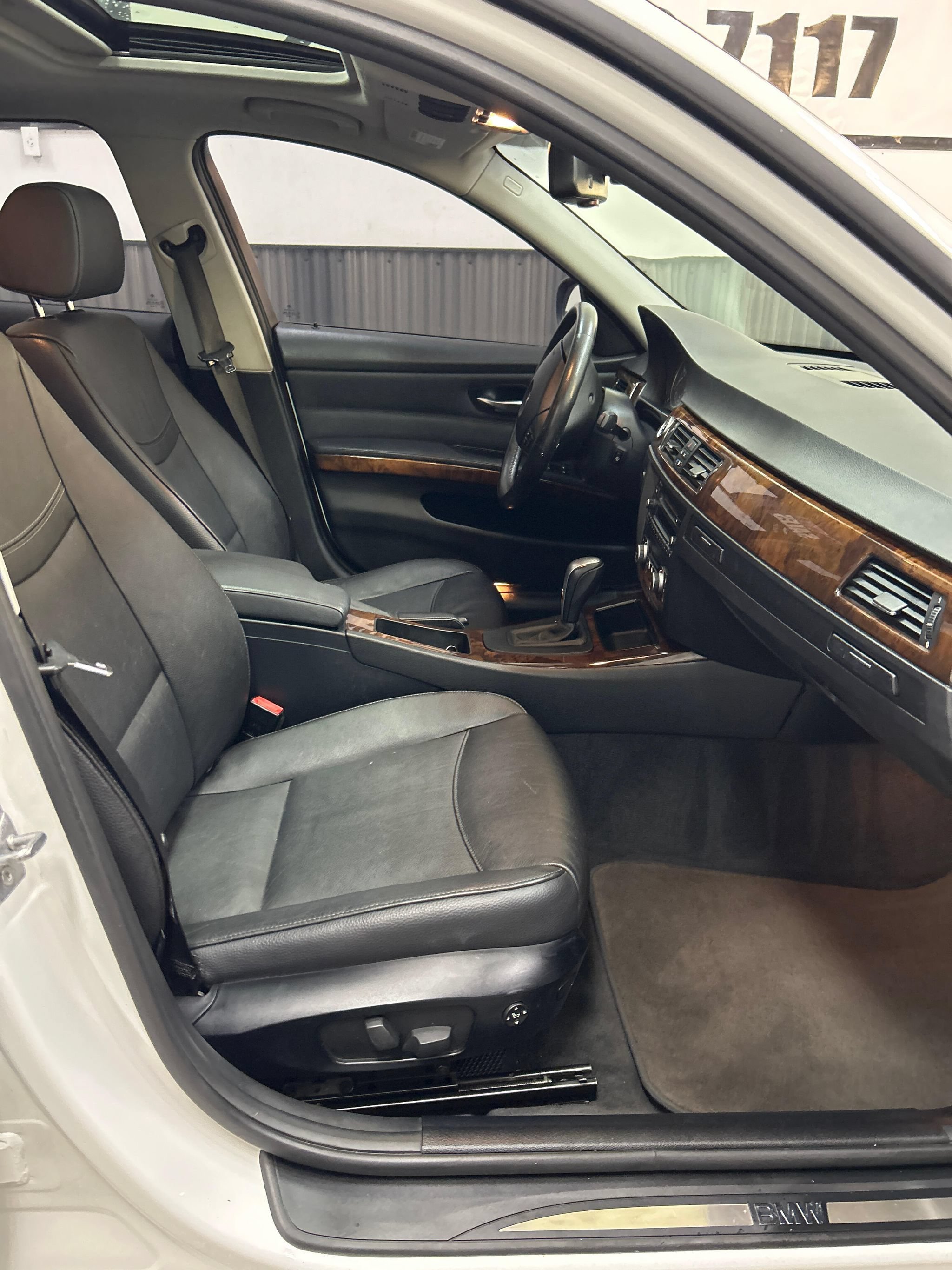 Used 2011 BMW 328i xDrive Sedan w/ Premium Pkg AWD/4WD image 14