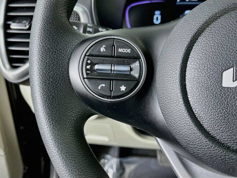 Used 2025 Kia Soul LX FWD image 15