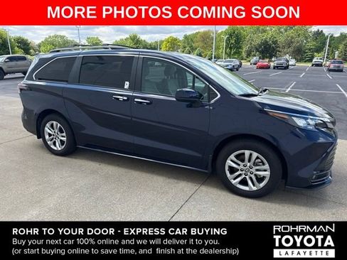 Used 2025 Toyota Sienna XLE w/ XLE Plus Package AWD/4WD image 5
