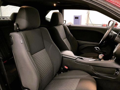 Used 2019 Dodge Challenger SXT w/ Driver Convenience Group image 7