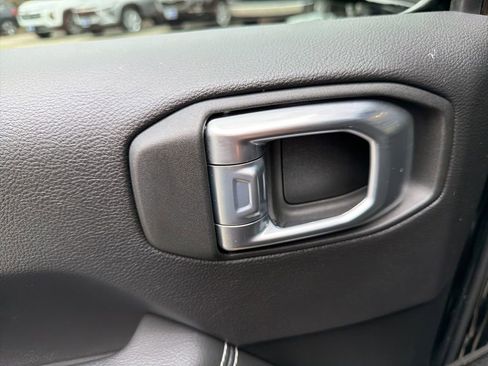 Used 2023 Jeep Wrangler Unlimited Sahara w/ Cold Weather Group image 18