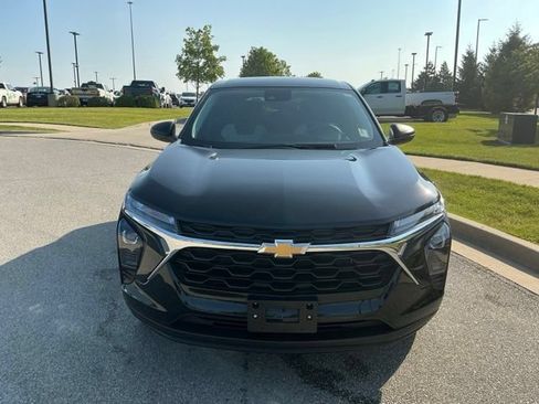 Used 2025 Chevrolet Trax LS w/ Driver Confidence Package FWD image 9