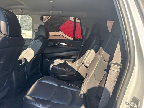 Used 2020 Cadillac Escalade 2WD image 19