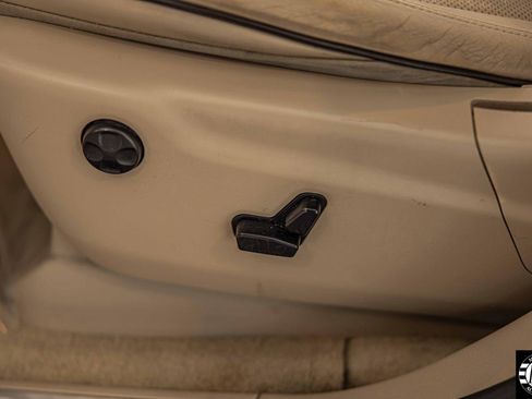 Used 2014 Jeep Grand Cherokee Overland image 32