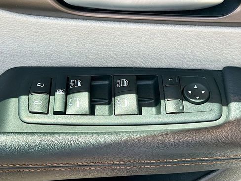 Used 2017 Chrysler Pacifica Touring-L Plus w/ Advanced Safetytec Group FWD image 18