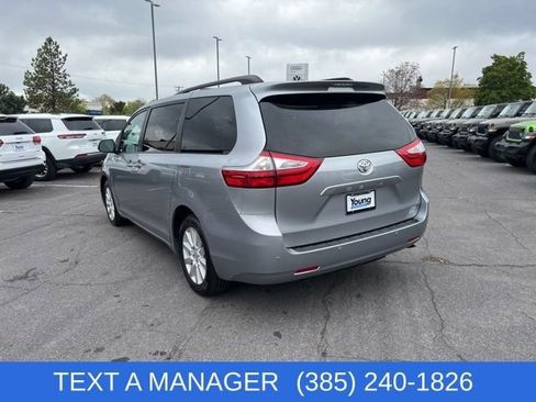 Used 2017 Toyota Sienna XLE Premium image 3