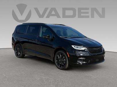 New 2026 Chrysler Pacifica Select