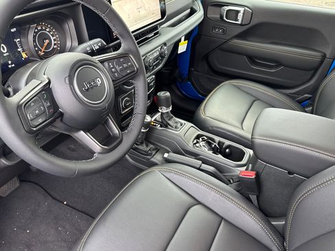 New 2025 Jeep Gladiator High Tide image 8