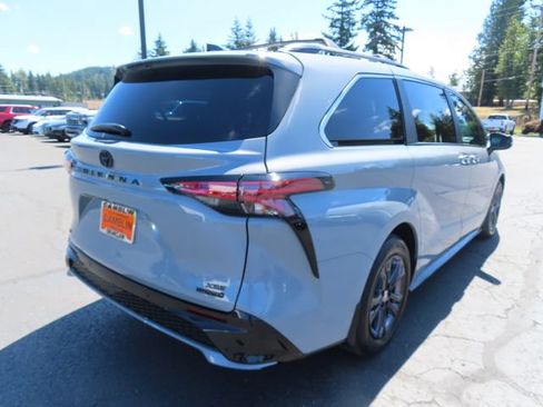 Used 2024 Toyota Sienna XSE w/ XSE Premium Package AWD/4WD image 8