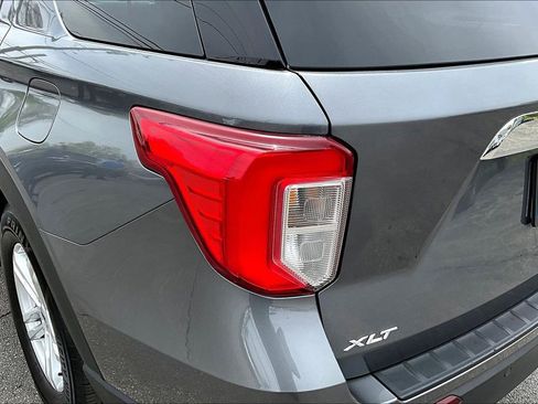 Used 2022 Ford Explorer XLT AWD/4WD image 24