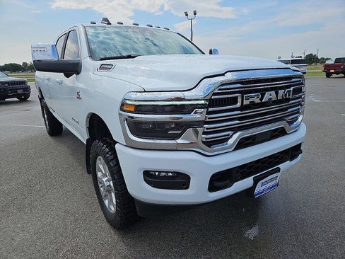 Used 2026 RAM 2500 Laramie AWD/4WD image 11