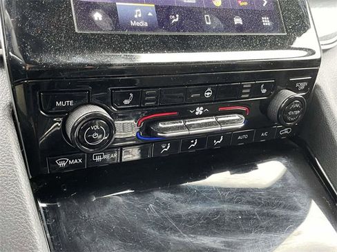 Used 2023 Jeep Grand Cherokee L Laredo image 29