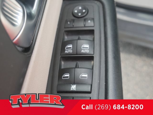 Used 2022 Chrysler Pacifica Touring-L FWD image 23