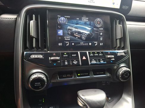 Used 2024 Lexus LX 600 4WD w/ Appearance Package image 14