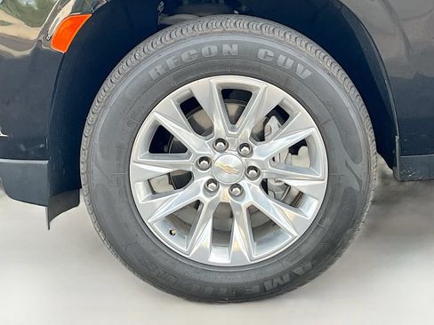 Used 2021 Chevrolet Suburban Premier w/ Premium Package AWD/4WD image 34