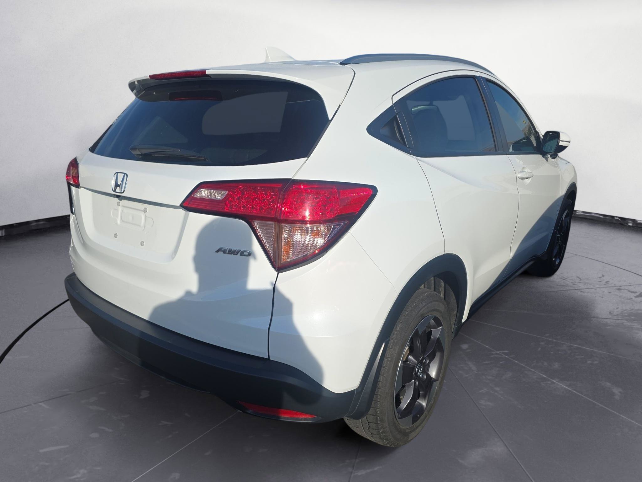 Used 2018 Honda HR-V EX-L image 3