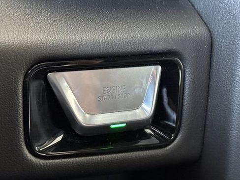 Used 2025 GMC Yukon Denali AWD/4WD image 23