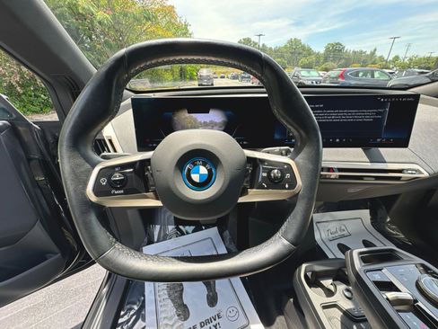 Used 2024 BMW iX xDrive50 w/ Premium Package AWD/4WD image 18
