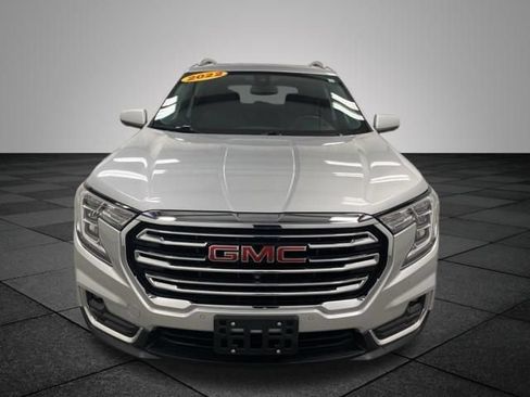 Used 2022 GMC Terrain SLT w/ Infotainment Package II AWD/4WD image 2