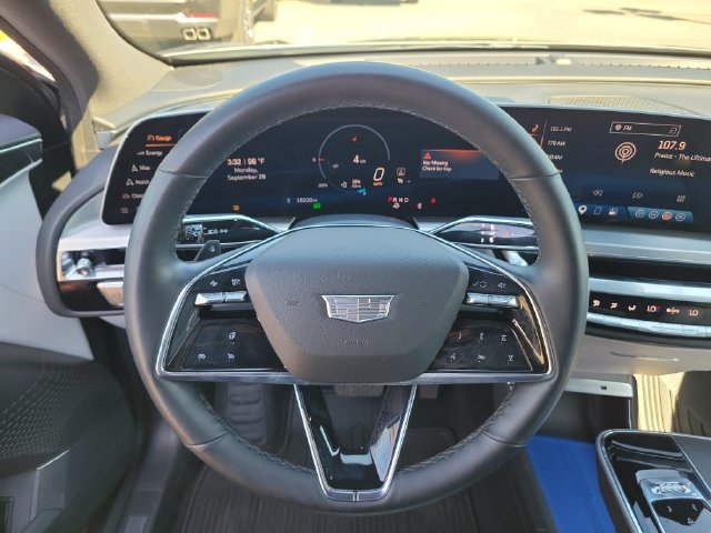Used 2024 Cadillac Lyriq Luxury AWD/4WD image 27