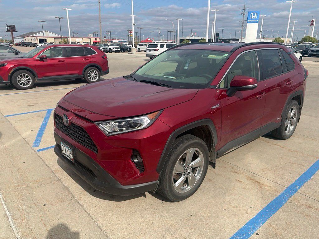 Used 2021 Toyota RAV4 XLE Premium AWD/4WD image 3