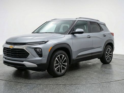 Used 2025 Chevrolet TrailBlazer LT image 3