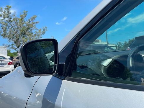Used 2019 Nissan Pathfinder SL AWD/4WD image 12