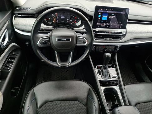 Used 2022 Jeep Compass Latitude w/ Convenience Group AWD/4WD image 2