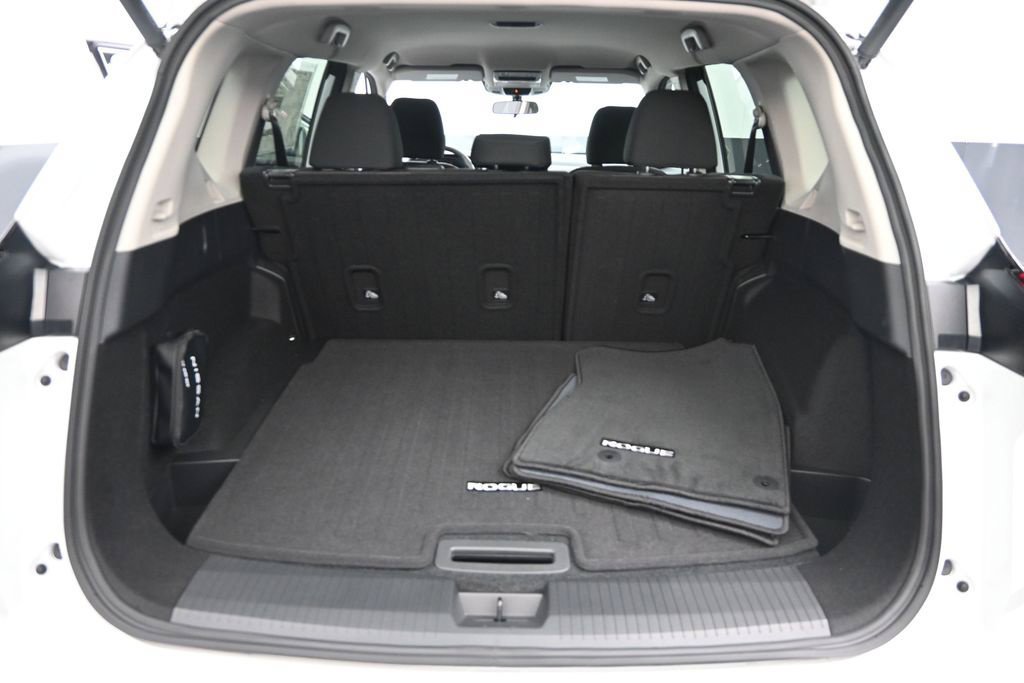 Certified 2026 Nissan Rogue SV FWD image 14